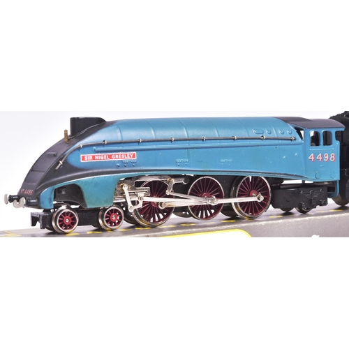 226 - Model Railway - a vintage Wrenn Railways OO gauge model railway trainset locomotive engine, No. W221... 