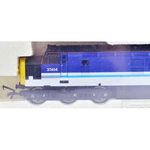 23 - Model Railway - an original Hornby OO gauge model railway diesel trainset locomotive engine No. R277... 