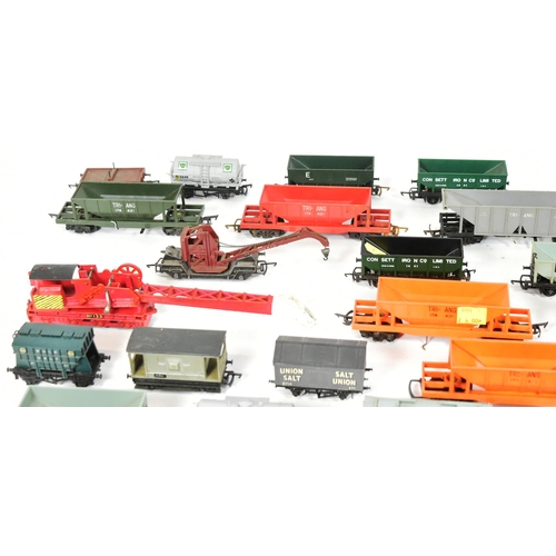 233 - Model Railway - a collection of assorted OO gauge model railway trainset locomotive rolling stock wa... 