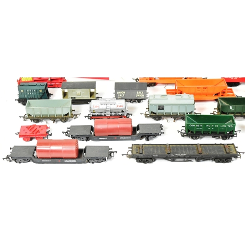 233 - Model Railway - a collection of assorted OO gauge model railway trainset locomotive rolling stock wa... 