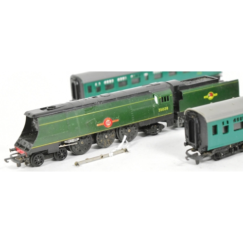 373 - Model Railway - collection of vintage Triang TT gauge locomotive and coaches, comprising of; T93 Mer... 