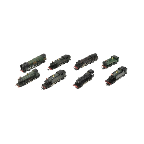 374 - Model Railway - a collection of assorted OO gauge model railway trainset locomotive engines to inclu... 