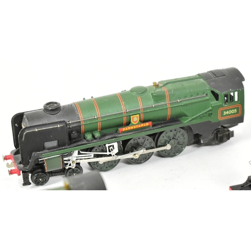 374 - Model Railway - a collection of assorted OO gauge model railway trainset locomotive engines to inclu... 