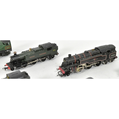 374 - Model Railway - a collection of assorted OO gauge model railway trainset locomotive engines to inclu... 