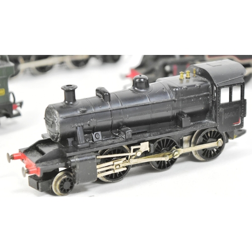 374 - Model Railway - a collection of assorted OO gauge model railway trainset locomotive engines to inclu... 