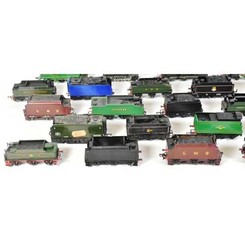 375 - Model Railway - a collection of assorted OO gauge model railway trainset locomotive engines of steam... 