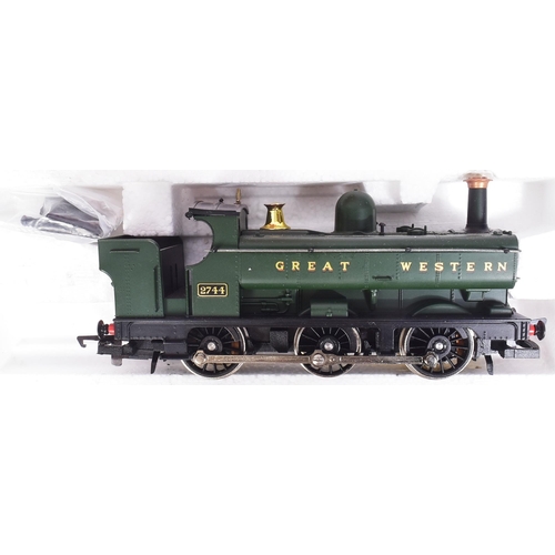 46 - Three vintage Hornby OO gauge model railway trainset locomotive engines, comprising of; R3028 Fowler... 