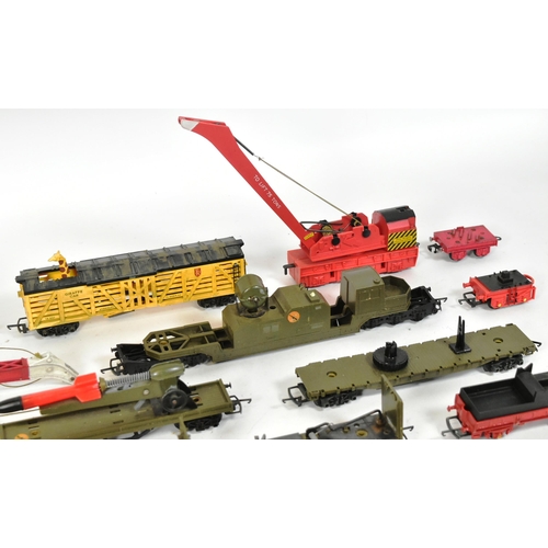 52 - Model Railway - a collection of vintage Triang Battle Space OO gauge model railway trainset parts / ... 