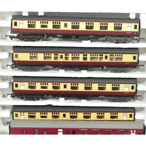 57 - Model Railway - a collection of x16 OO gauge model railway trainset locomotive rolling stock coaches... 