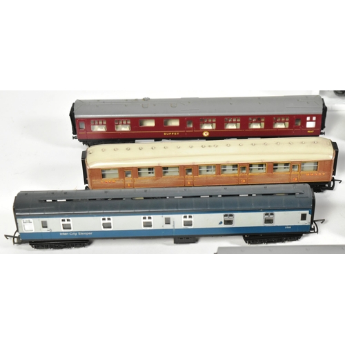 57 - Model Railway - a collection of x16 OO gauge model railway trainset locomotive rolling stock coaches... 