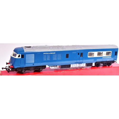 72 - Model Railway - a collection x4 vintage Triang / Hornby OO gauge model railway diesel trainset locom... 