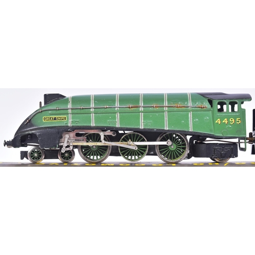 78 - An original Wrenn Railways Collection OO gauge model railway diesel trainset locomotive engine W2209... 