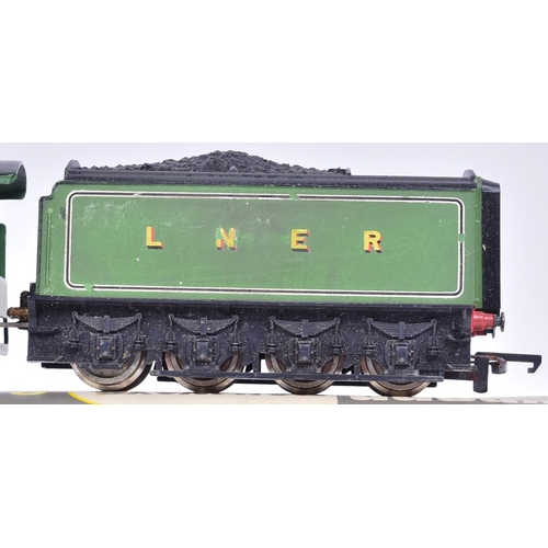 78 - An original Wrenn Railways Collection OO gauge model railway diesel trainset locomotive engine W2209... 