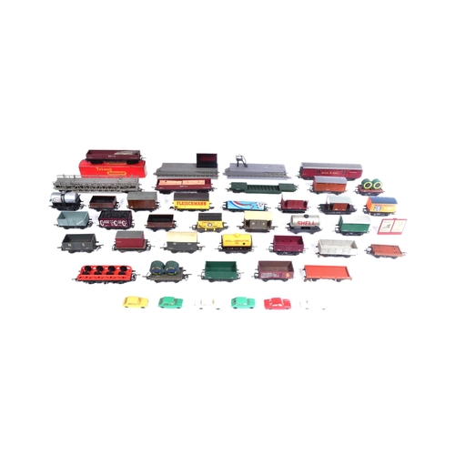 86 - Model Railway - a collection of vintage OO gauge model railway trainset locomotive rolling stock wag... 