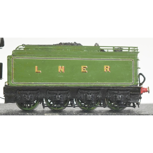 91 - Model Railway - a kit built DJH made OO gauge model railway trainset locomotive LNER 4-6-2 engine. H... 