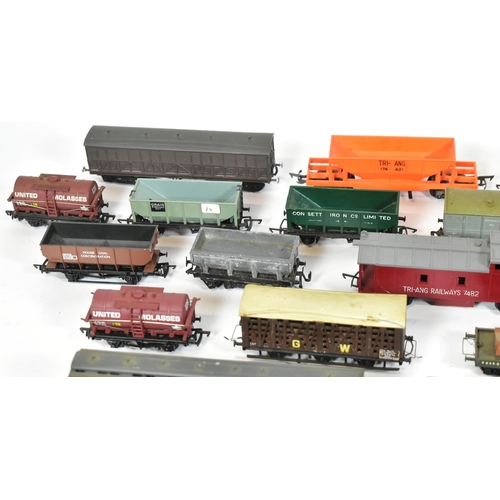 97 - Model Railway - a large collection of assorted OO gauge model railway trainset locomotive rolling st... 