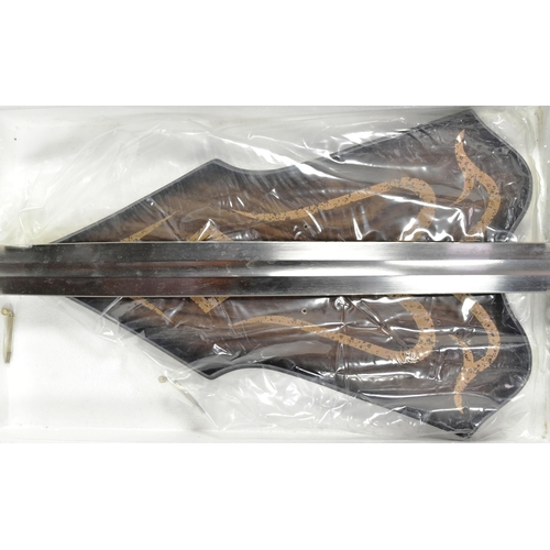 420 - Lord of the Rings - a replica United Cutlery made LOTR Lord of the Rings Glamdring sword of Gandalf ... 