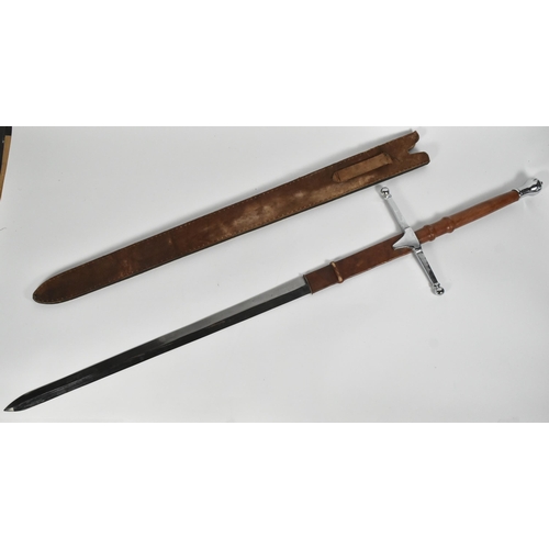 431 - Braveheart - a replica William Wallace sword from the 1995 movie Braveheart. Double handed leather g... 