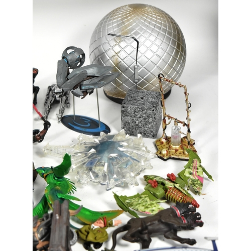 435 - Action Figures - a collection of assorted sci-fi and gaming action figures to include: Crysis II fig... 