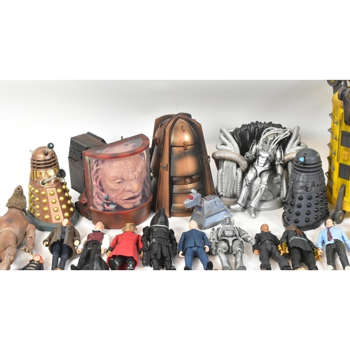 445 - Doctor Who - Character Options - a large collection of assorted unboxed / loose Dr Who action figure... 