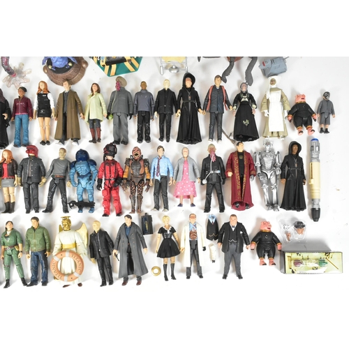 445 - Doctor Who - Character Options - a large collection of assorted unboxed / loose Dr Who action figure... 