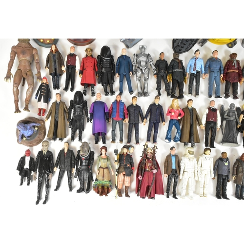 445 - Doctor Who - Character Options - a large collection of assorted unboxed / loose Dr Who action figure... 