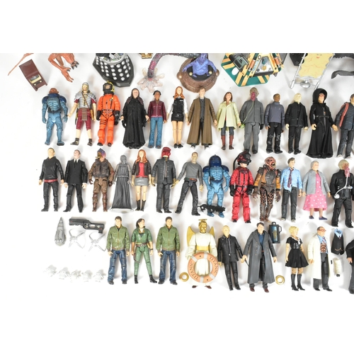 445 - Doctor Who - Character Options - a large collection of assorted unboxed / loose Dr Who action figure... 