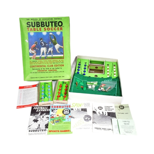 447 - Subbuteo - a vintage Subbuteo Continental Club Edition set containing pitch, players, balls and goal... 