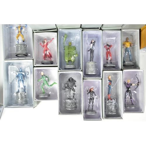 455 - Marvel Universe - a large collection of Eaglemoss collectible Marvel Chess figures. Detailed figurin... 