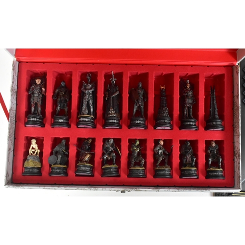 460 - Lord of the Rings - an original Eaglemoss made LOTR Lord of the Rings Chess set board along with x2 ... 