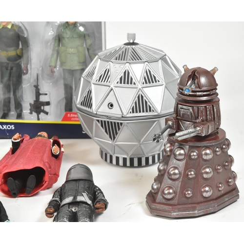 474 - Doctor Who - Character Options - a collection of 'Classic Who' action figures / playset accessories ... 