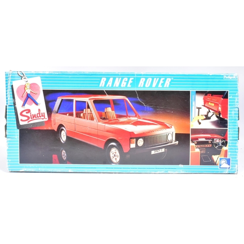 519 - Sindy - an original vintage Pedigree made Sindy doll Range Rover playset. Largely complete with inst... 