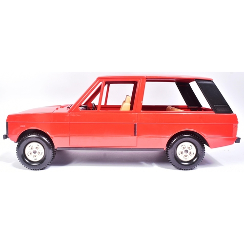 519 - Sindy - an original vintage Pedigree made Sindy doll Range Rover playset. Largely complete with inst... 