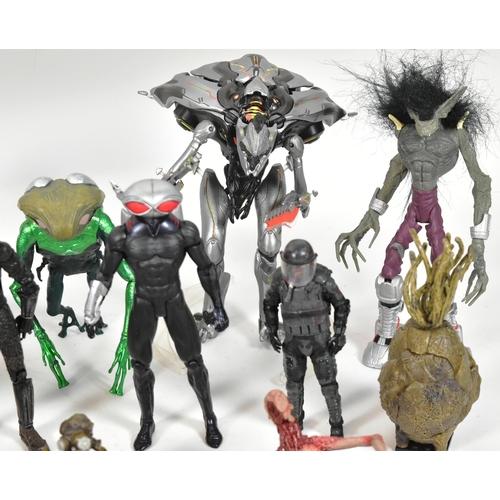 545 - Action Figures - a collection of assorted sci-fi and gaming action figures to include: Halo Promethe... 