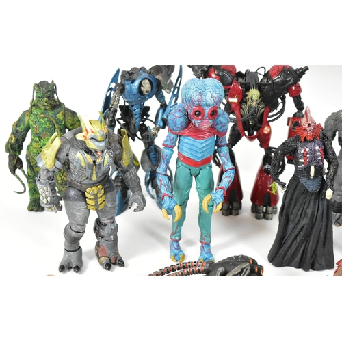 545 - Action Figures - a collection of assorted sci-fi and gaming action figures to include: Halo Promethe... 