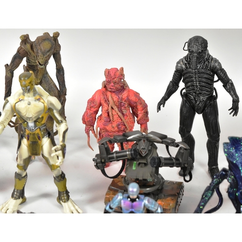 565 - Action Figures - a collection of assorted sci-fi and gaming action figures to include: Halo Elite Fl... 