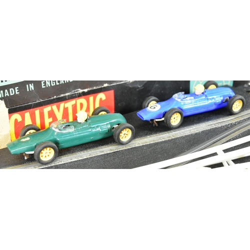 589 - Scalextric - a vintage Triang Scalextric slot car racing set No. 30. The set containing x3 cars (x2 ... 