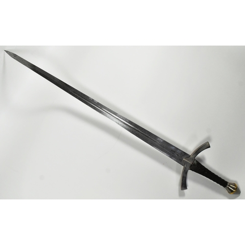 604 - Lord of the Rings - a replica / cosplay LOTR Lord of the Rings Strider style sword. Dome shaped pomm... 