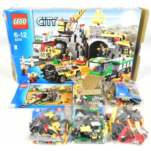 629 - Lego - a collection of x5 original Lego City sets comprising; 4204 The Mine, 3179 Repair Truck, 7942... 