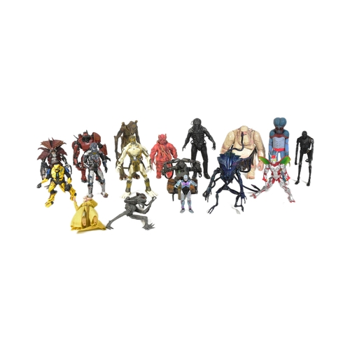 565 - Action Figures - a collection of assorted sci-fi and gaming action figures to include: Halo Elite Fl... 