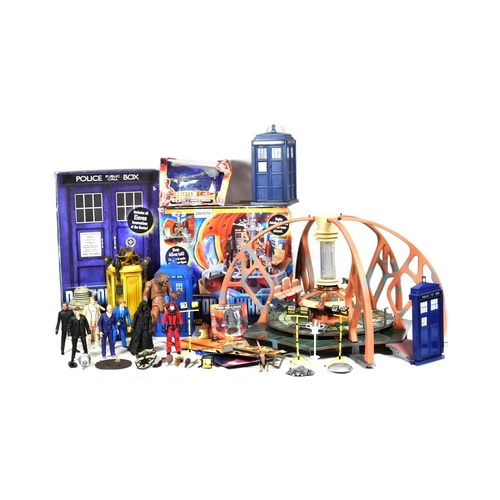 569 - Doctor Who - Character Options - a collection of assorted Dr Who playsets and action figures to incl... 