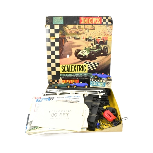 589 - Scalextric - a vintage Triang Scalextric slot car racing set No. 30. The set containing x3 cars (x2 ... 