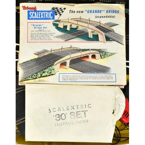 589 - Scalextric - a vintage Triang Scalextric slot car racing set No. 30. The set containing x3 cars (x2 ... 