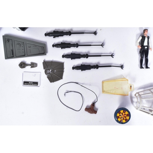 651 - Star Wars - a collection of assorted vintage Kenner / Palitoy made action figures and accessories / ... 