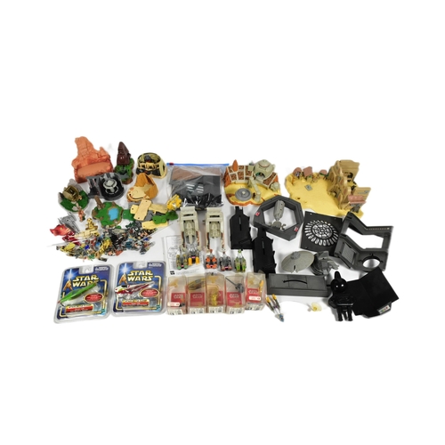 709 - Star Wars - Micro Machines / MicroMachines - a collection of assorted unboxed Galoob made Micro Mach... 