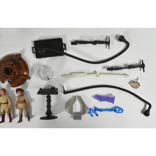 710 - Star Wars - a large collection of Hasbro Star Wars action figures, all post-1999. Includes: Episode ... 