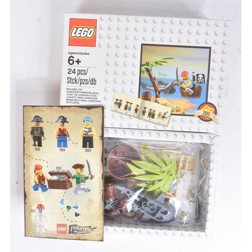 479 - Lego - x2 promotional Lego sets comprising; 5004419 Classic Knight Minifigure (sealed) and 5003082 C... 