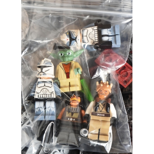 529 - Lego - an original Lego Star Wars set No. 7964 Republic Frigate. The set rebagged, with all minifigu... 