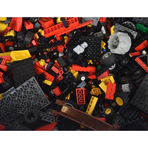 591 - Lego - a large collection of approximately x13 kilos of assorted loose Lego bricks and pieces. Large... 