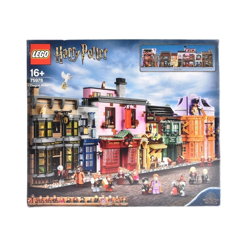 597 - Lego - an original Lego Harry Potter set No. 75978 Diagon Alley. The set rebagged, with all minifigu... 